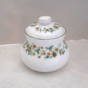 Royal Doulton Ainsdale Sugar Bowl Fine Bone China Vintage England Yellow Floral